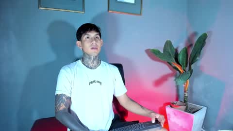 Snapshot of travistanner28 chatting on February 27, 9:25 pm TRAV - INDEPENDENT MODEL online show from February 27, 9:25 pm