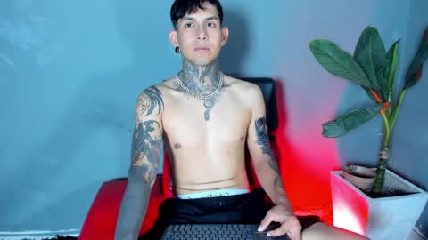 Snapshot of travistanner28 chatting on March 12, 9:35 pm TRAV - INDEPENDENT MODEL online show from March 12, 9:35 pm