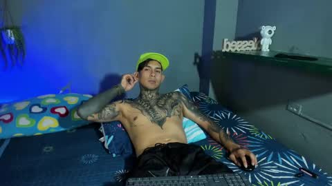 Snapshot of travistanner28 chatting on September 11, 8:20 pm TRAV - INDEPENDENT MODEL online show from September 11, 8:20 pm