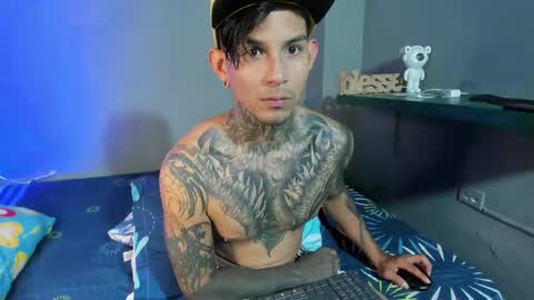 Snapshot of travistanner28 chatting on September 15, 5:18 am TRAV - INDEPENDENT MODEL online show from September 15, 5:18 am