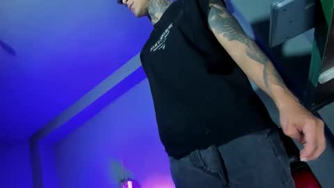 Snapshot of travistanner28 chatting on September 21, 3:52 am TRAV - INDEPENDENT MODEL online show from September 21, 3:52 am