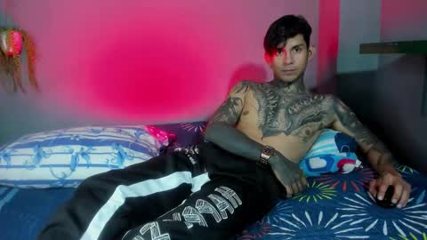 Snapshot of travistanner28 chatting on October 1, 1:00 am TRAV - INDEPENDENT MODEL online show from October 1, 1:00 am