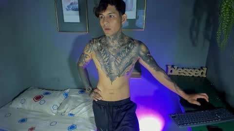 Snapshot of travistanner28 chatting on October 14, 4:13 am TRAV - INDEPENDENT MODEL online show from October 14, 4:13 am