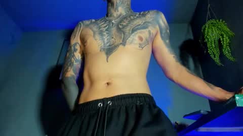 Snapshot of travistanner28 chatting on October 20, 1:06 am TRAV - INDEPENDENT MODEL online show from October 20, 1:06 am