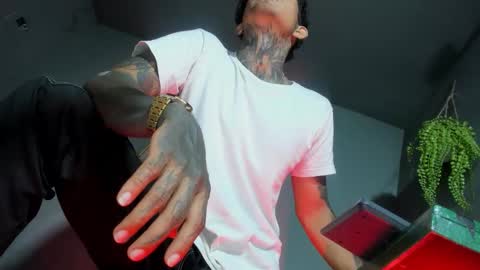 Snapshot of travistanner28 chatting on October 23, 1:49 am TRAV - INDEPENDENT MODEL online show from October 23, 1:49 am