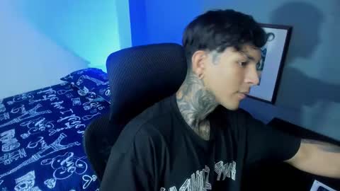 Snapshot of travistanner28 chatting on November 8, 5:12 pm TRAV - INDEPENDENT MODEL online show from November 8, 5:12 pm