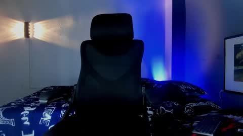 Snapshot of travistanner28 chatting on November 12, 7:09 am TRAV - INDEPENDENT MODEL online show from November 12, 7:09 am