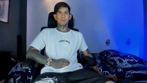 Snapshot of travistanner28 chatting on November 15, 6:55 am TRAV - INDEPENDENT MODEL online show from November 15, 6:55 am