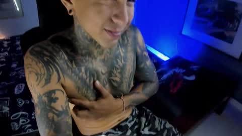 Snapshot of travistanner28 chatting on November 16, 7:47 am TRAV - INDEPENDENT MODEL online show from November 16, 7:47 am