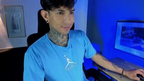 Snapshot of travistanner28 chatting on November 27, 3:08 am TRAV - INDEPENDENT MODEL online show from November 27, 3:08 am