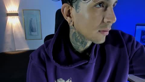 Snapshot of travistanner28 chatting on November 28, 6:49 am TRAV - INDEPENDENT MODEL online show from November 28, 6:49 am