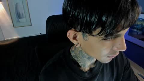 Snapshot of travistanner28 chatting on November 29, 3:20 am TRAV - INDEPENDENT MODEL online show from November 29, 3:20 am