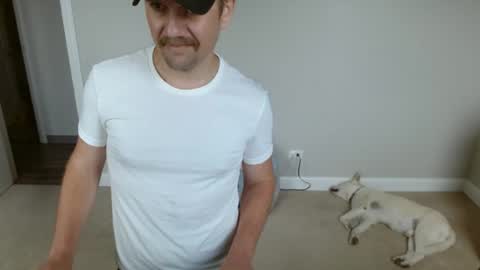 Snapshot of tray1987 chatting on July 9, 5:39 pm exhib 4 u online show from July 9, 5:39 pm