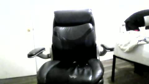 Snapshot of tray713152 chatting on June 19, 9:07 pm 10Thickness online show from June 19, 9:07 pm