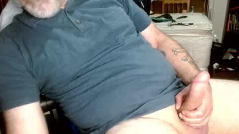 Snapshot of treasured_trash chatting on April 29, 7:20 pm Dilly Dally online show from April 29, 7:20 pm