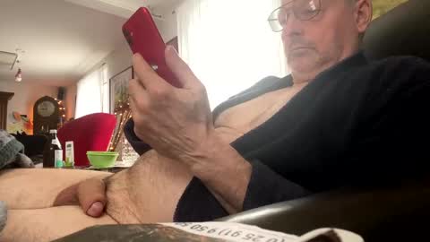 Snapshot of trebgeis1 chatting on February 16, 7:59 am trebgeis1 online show from February 16, 7:59 am