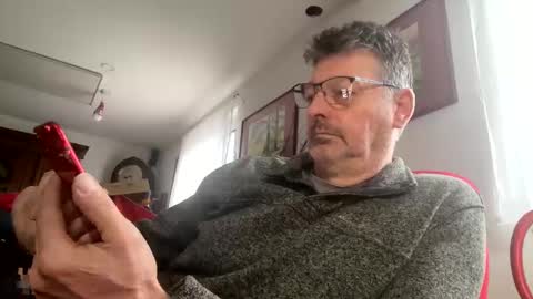 Snapshot of trebgeis1 chatting on February 27, 7:12 am trebgeis1 online show from February 27, 7:12 am