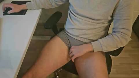 tree1989 online show from December 12, 7:59 pm