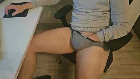 tree1989 online show from December 12, 11:03 pm