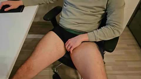 tree1989 online show from December 14, 7:03 pm