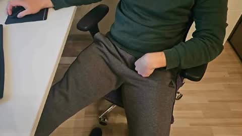 tree1989 online show from December 19, 8:13 pm