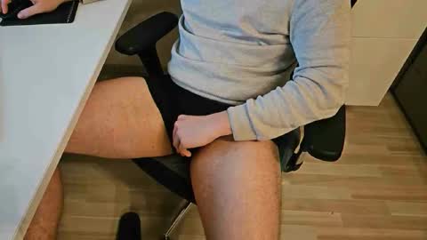 tree1989 online show from December 29, 9:41 pm