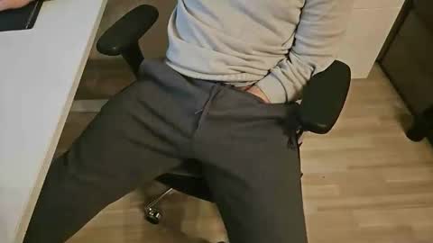 tree1989 online show from December 31, 11:28 pm