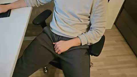 tree1989 online show from January 1, 10:32 am