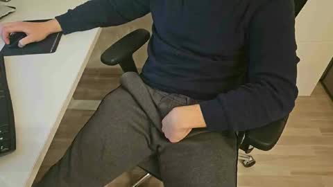 tree1989 online show from January 3, 11:12 pm