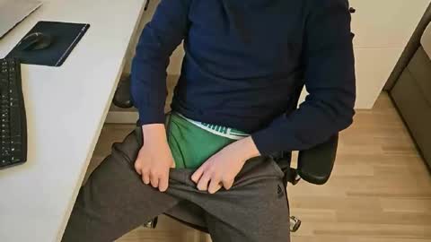 tree1989 online show from February 18, 6:37 pm