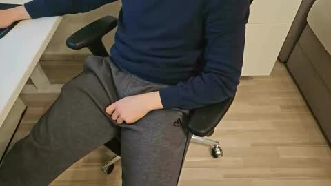 tree1989 online show from February 19, 8:41 pm