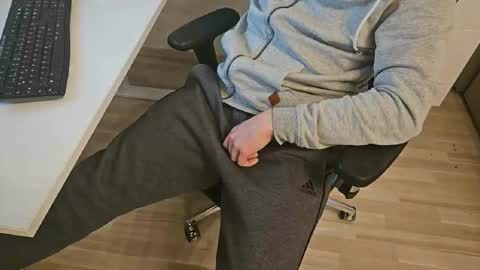 tree1989 online show from March 3, 7:49 pm