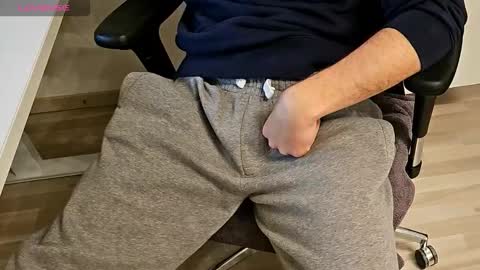 tree1989 online show from October 12, 5:56 pm