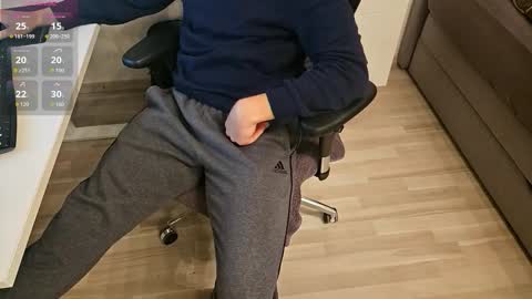 tree1989 online show from October 18, 6:41 pm