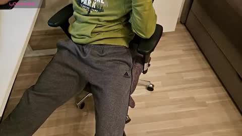 tree1989 online show from October 20, 7:03 pm