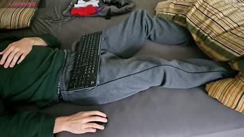 tree1989 online show from October 26, 12:55 pm