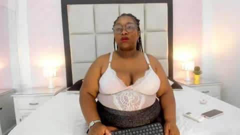 Treisy Vixen big ass online show from July 10, 3:11 am