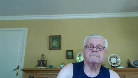 Snapshot of trekbeestje1 chatting on May 26, 7:37 am trekbeestje online show from May 26, 7:37 am