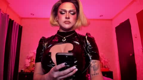 Snapshot of tremendouscockdestroyer chatting on January 27, 9:33 pm Jade online show from January 27, 9:33 pm