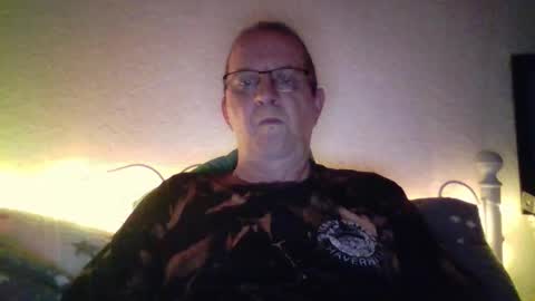 Snapshot of trev8331 chatting on November 1, 6:59 am Fe-fi-fo-fum online show from November 1, 6:59 am