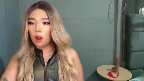 trexie_fucks15 online show from October 27, 9:19 pm