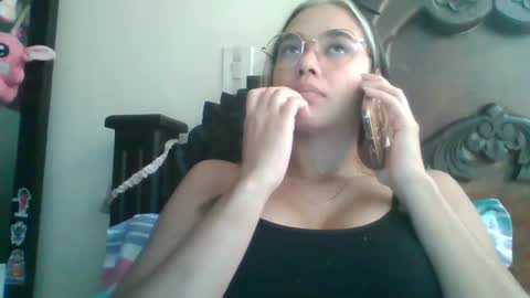 triana_bell online show from December 27, 4:32 pm