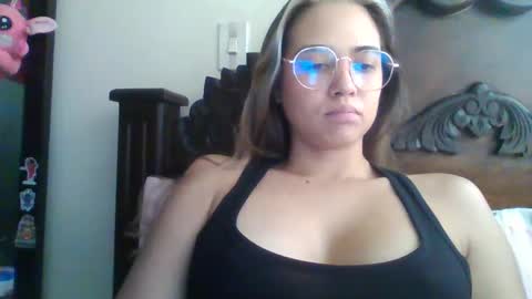 triana_bell online show from January 3, 5:31 pm