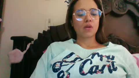 triana_bell online show from January 20, 5:37 pm