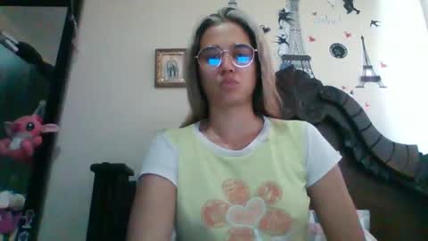 triana_bell online show from February 17, 4:37 pm