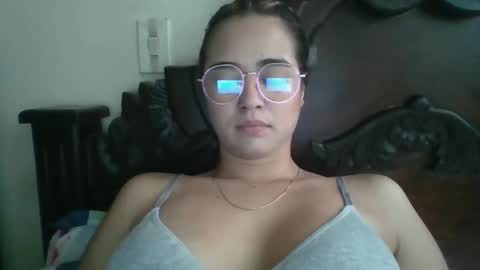 triana_bell online show from November 12, 5:13 pm