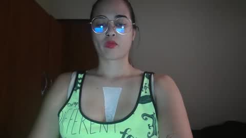 triana_bell online show from February 10, 7:18 pm