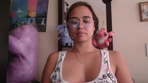 triana_bell online show from April 18, 7:07 pm
