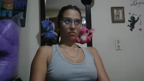 triana_bell online show from April 21, 2:51 am