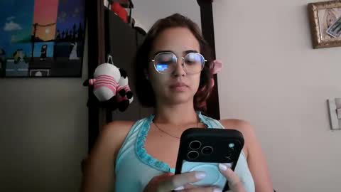 triana_bell online show from June 7, 4:00 pm
